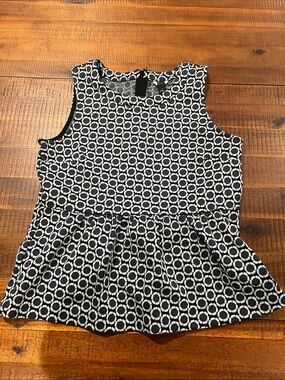 Ann Taylor Sleeveless Peplum Top in Black, Grey, & White Circle Print
